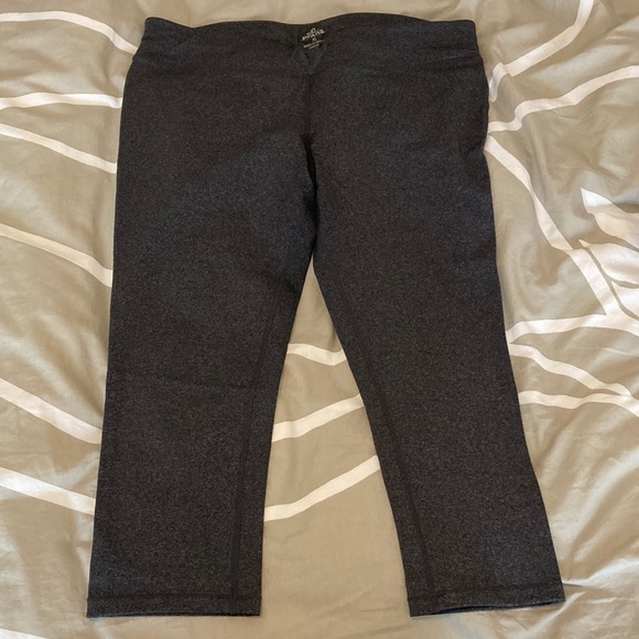 Prana Ashley Capris, gray XL - Picture 1 of 6